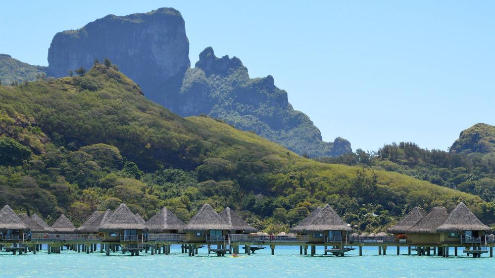 Lagune und Bergkulisse von Bora-Bora, Französisch-Polynesien